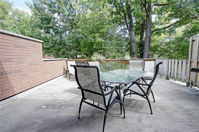 Property Photo:  135 St. Lawrence Dr  ON L5G 4V2 