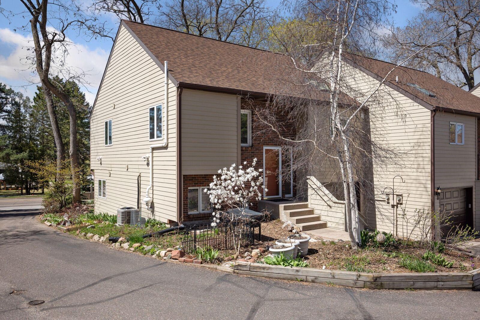 Property Photo: 1621 Upper Afton Road A MN 55106