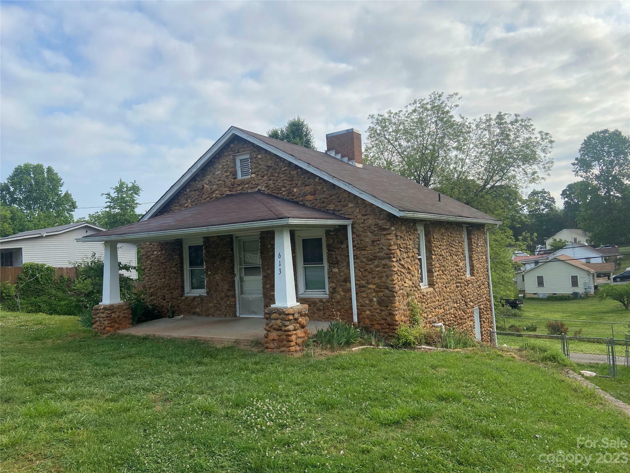 Property Photo: 613 Salem Road NC 28655