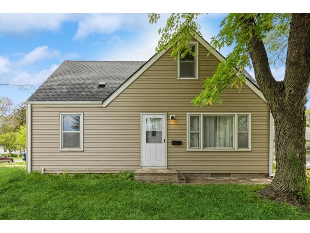 Property Photo:  1349 E 30th Street  IA 50317 