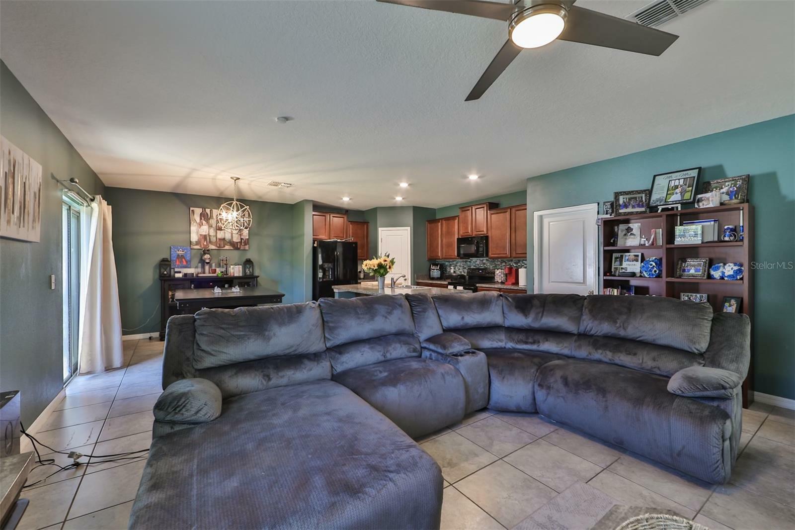 Property Photo: 10252 Carloway Hills Drive FL 33598