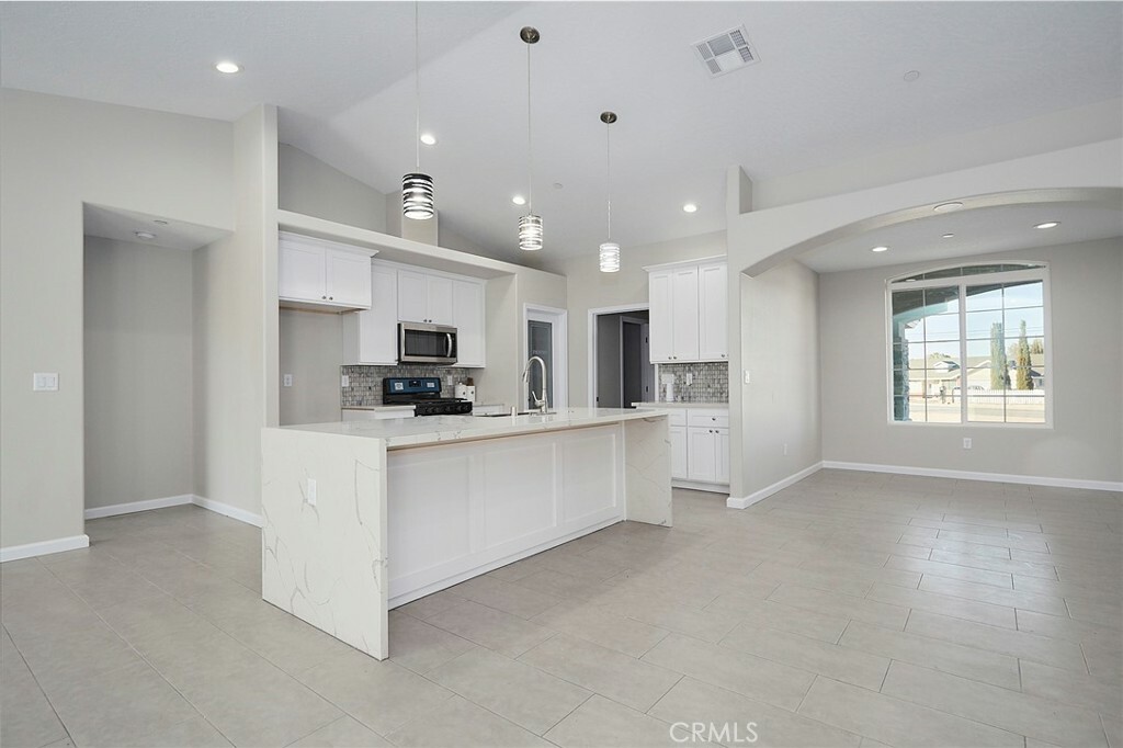 Property Photo:  10597 Cottonwood Avenue  CA 92345 