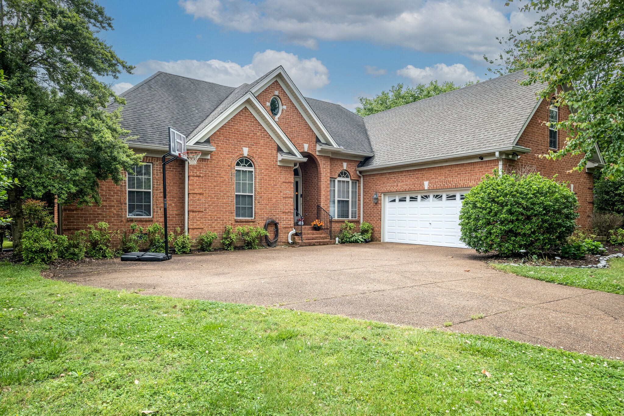 Property Photo:  2409 Amber Glen Ct  TN 37128 