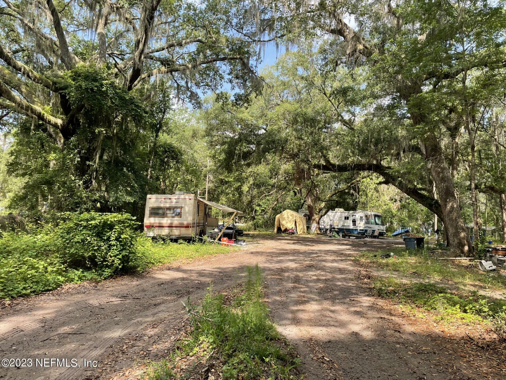 Property Photo: 158 Homestead Rd FL 32177
