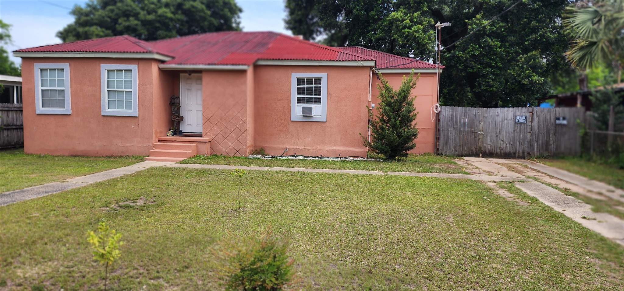 Property Photo:  4904 W Jackson Ave  FL 32506 