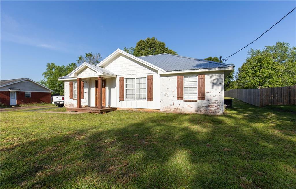 Property Photo: 3008 Scarlet Oak Drive AL 36608