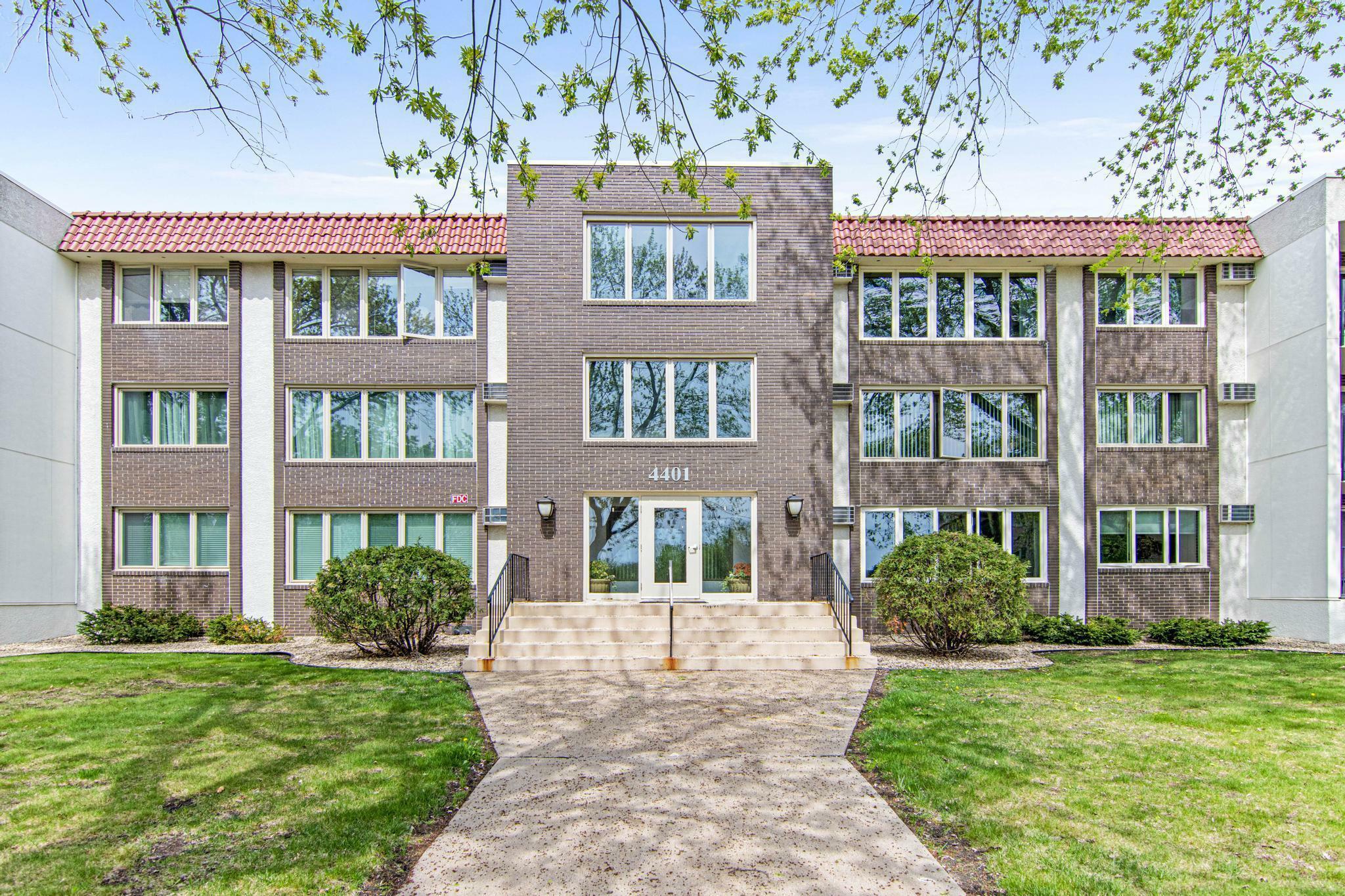 Property Photo: 4401 Parklawn Avenue 102W MN 55435