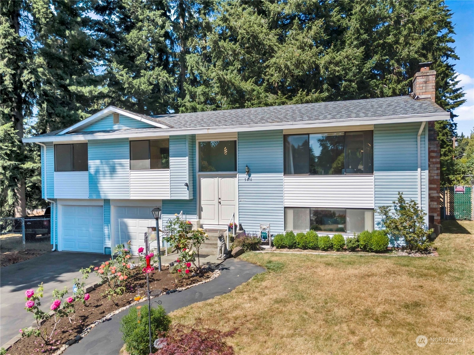 Property Photo:  5811 148th Place SW  WA 98026 