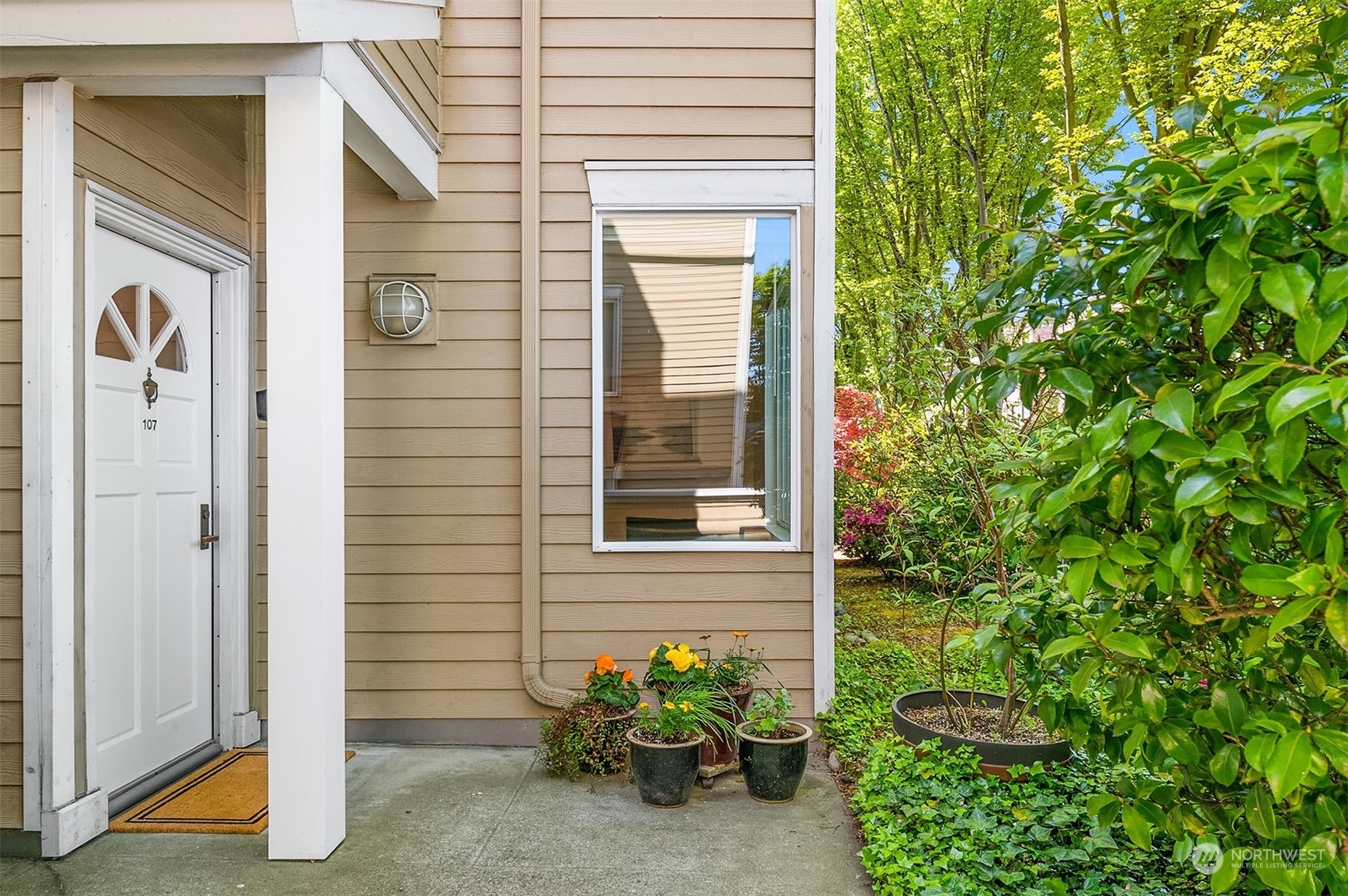 Property Photo:  2350 10th Avenue E 107  WA 98102 