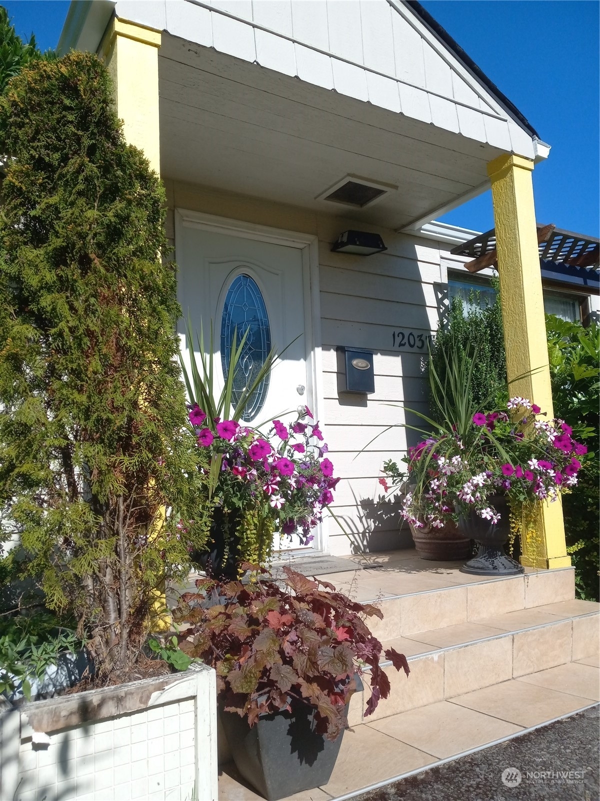 Property Photo: 12037 77th Avenue S WA 98178
