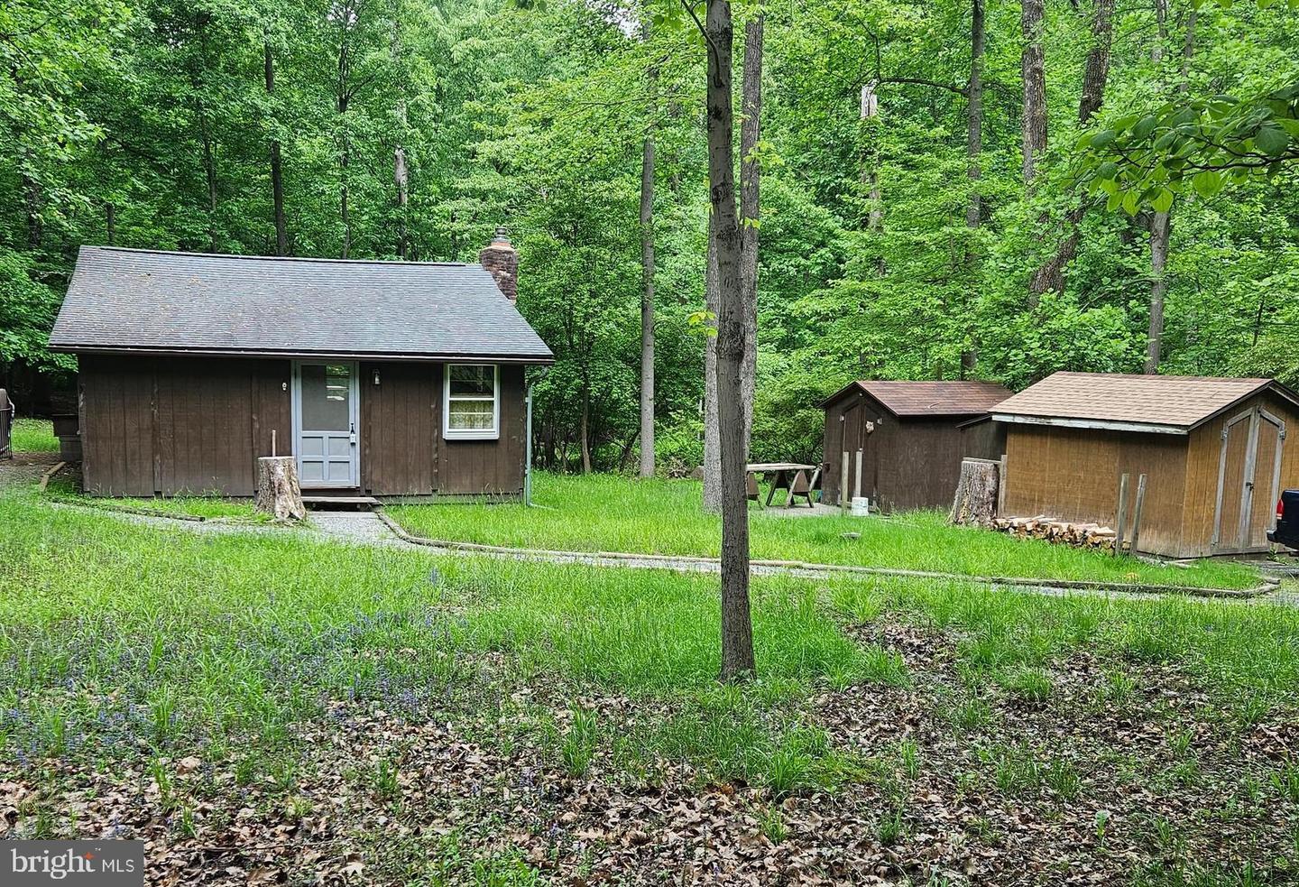 Property Photo: 525 Beechwood Lane VA 20135