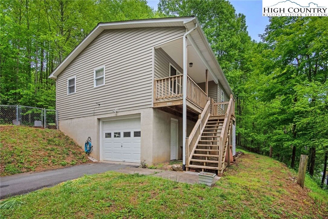 Property Photo: 995 Rainbow Trail NC 28607