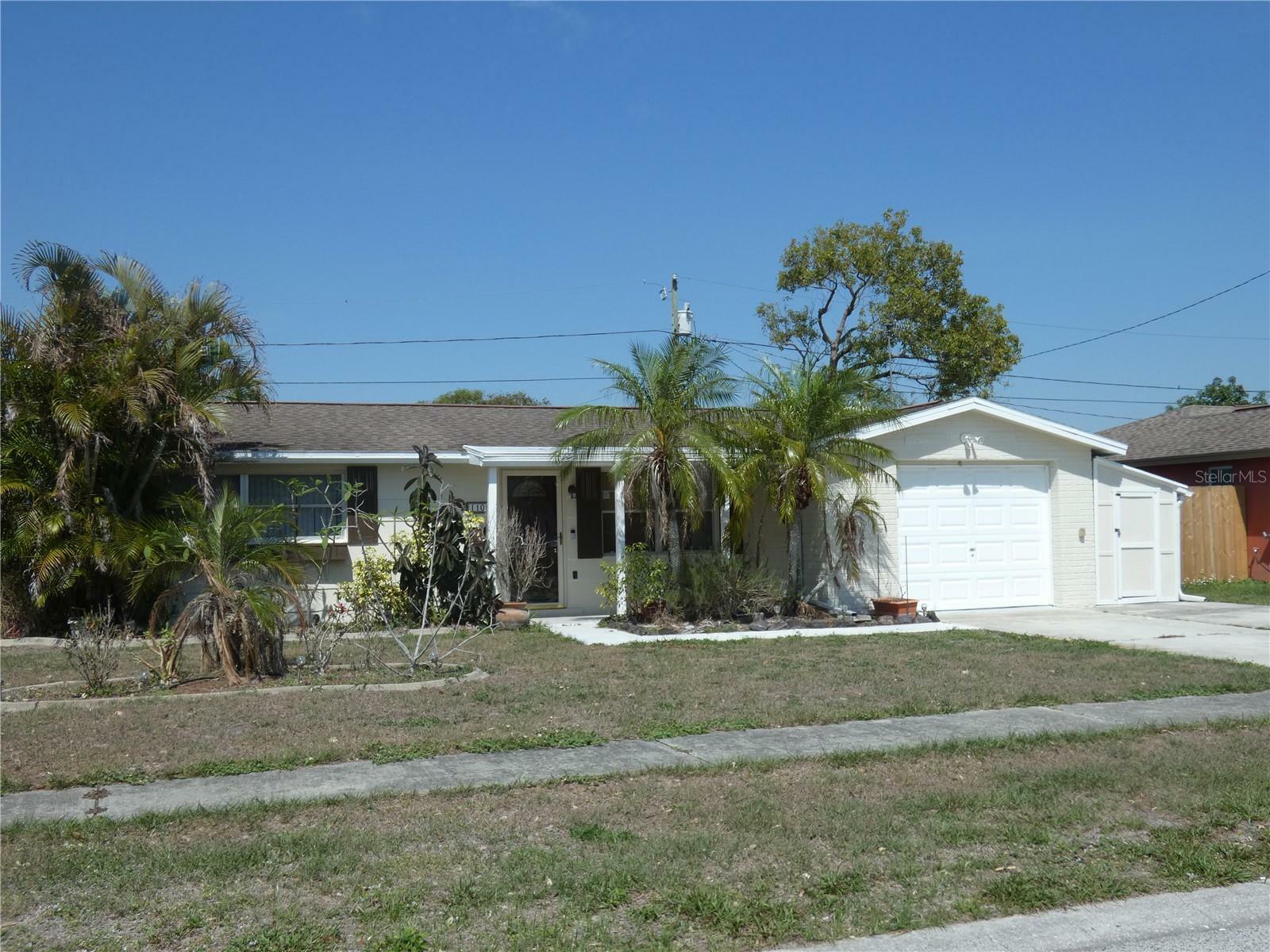 Property Photo:  1108 Rushmore Drive  FL 34690 