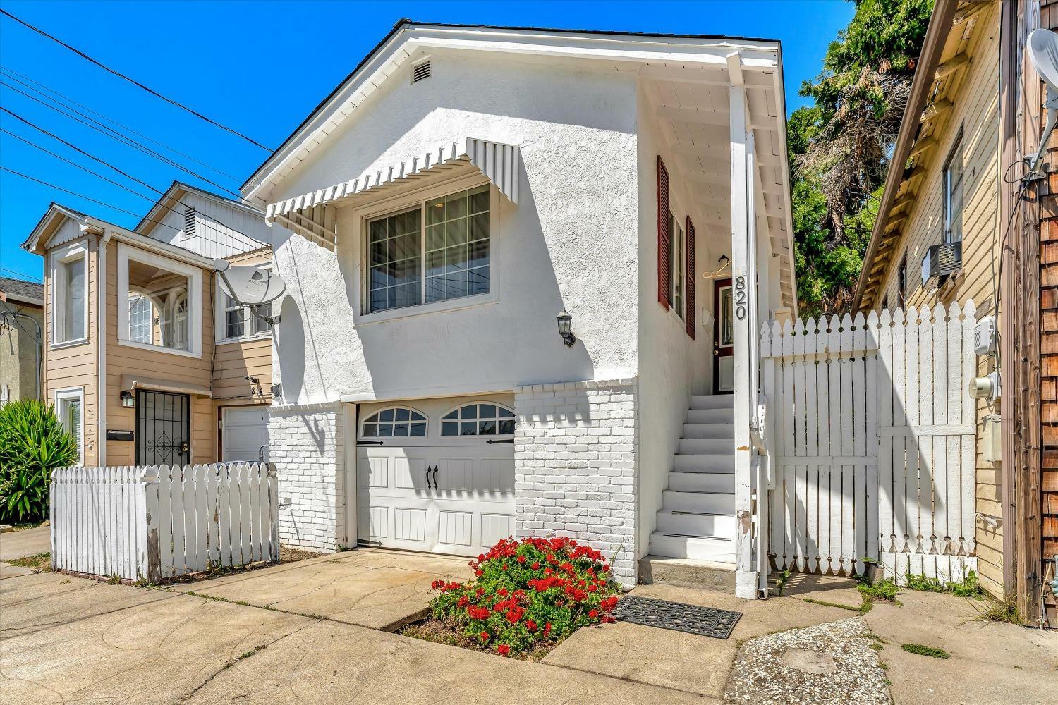 Property Photo:  820 Mariposa Avenue  CA 94572 