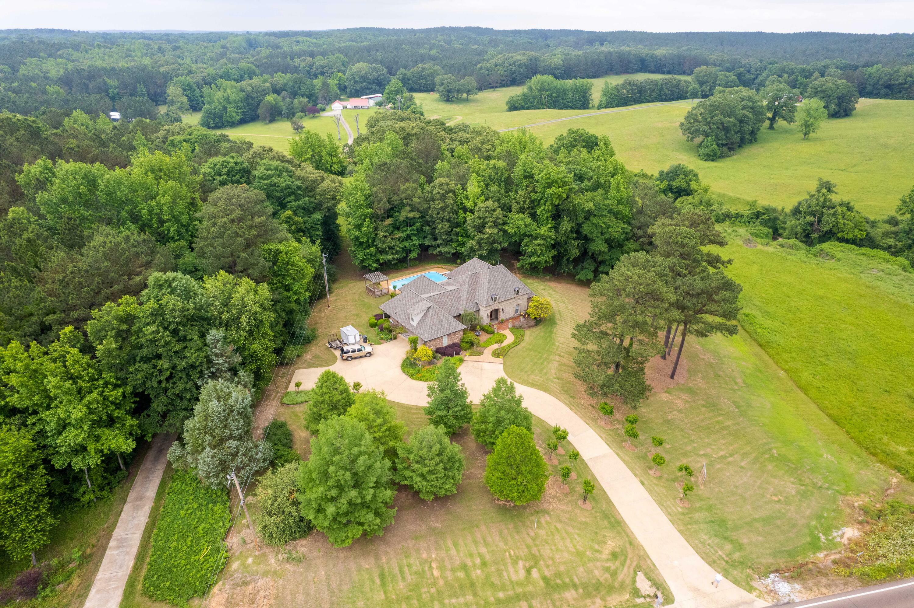Property Photo: 788 W Ms-6 MS 38655