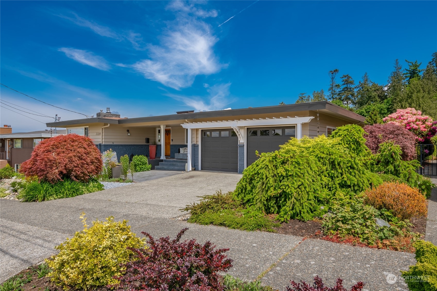 Property Photo:  3320 Frater Avenue SW  WA 98116 