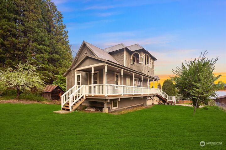 Property Photo:  605 1/2 N 2nd Street  WA 98941 