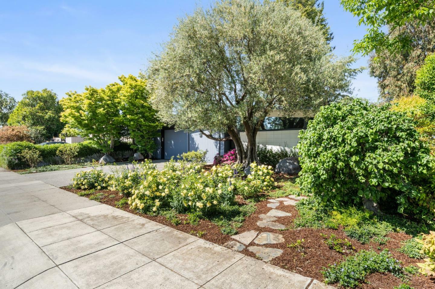 Property Photo: 986 El Cajon Way CA 94303