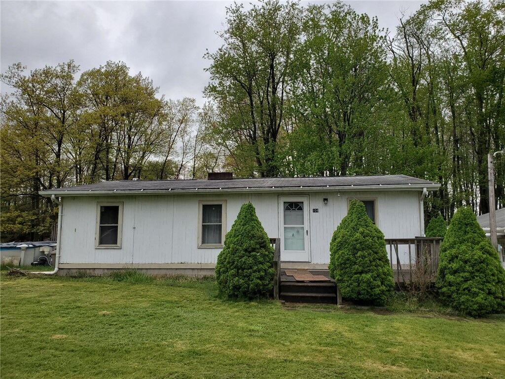Property Photo: 104 Rose Dr PA 16027