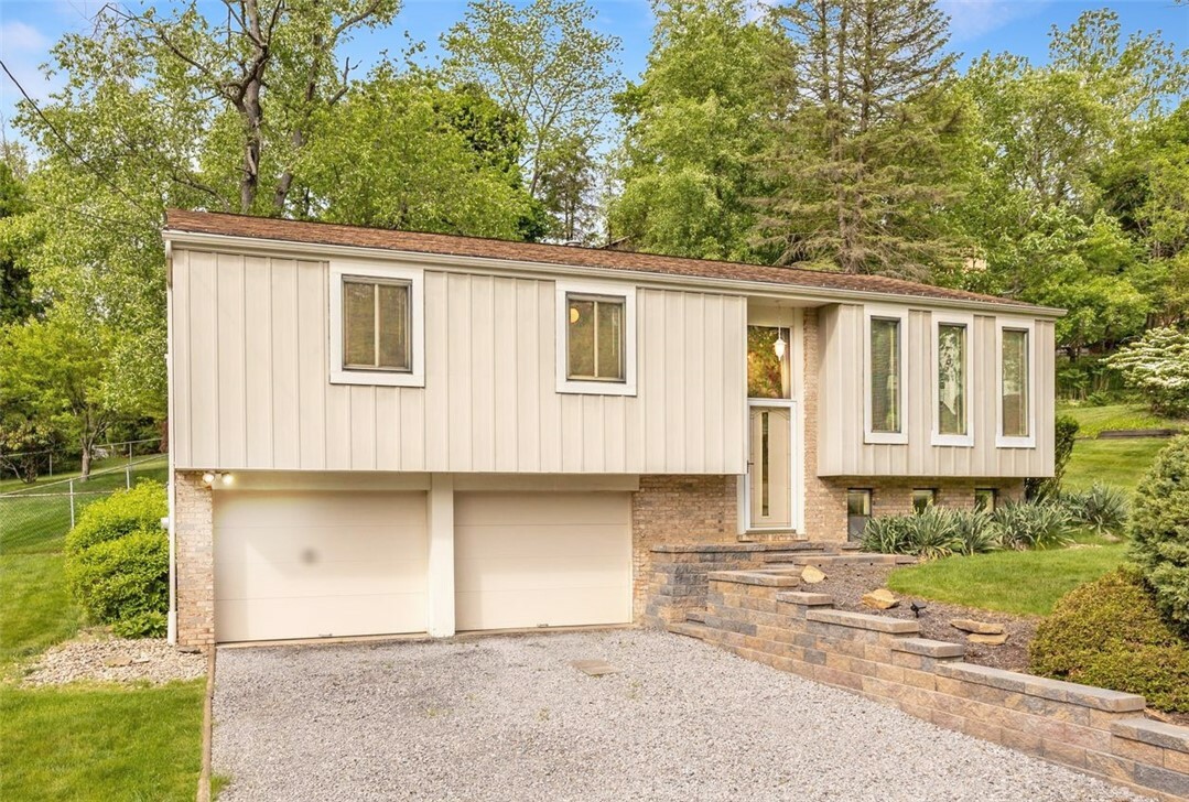 Property Photo:  118 Park Lane  PA 15116 