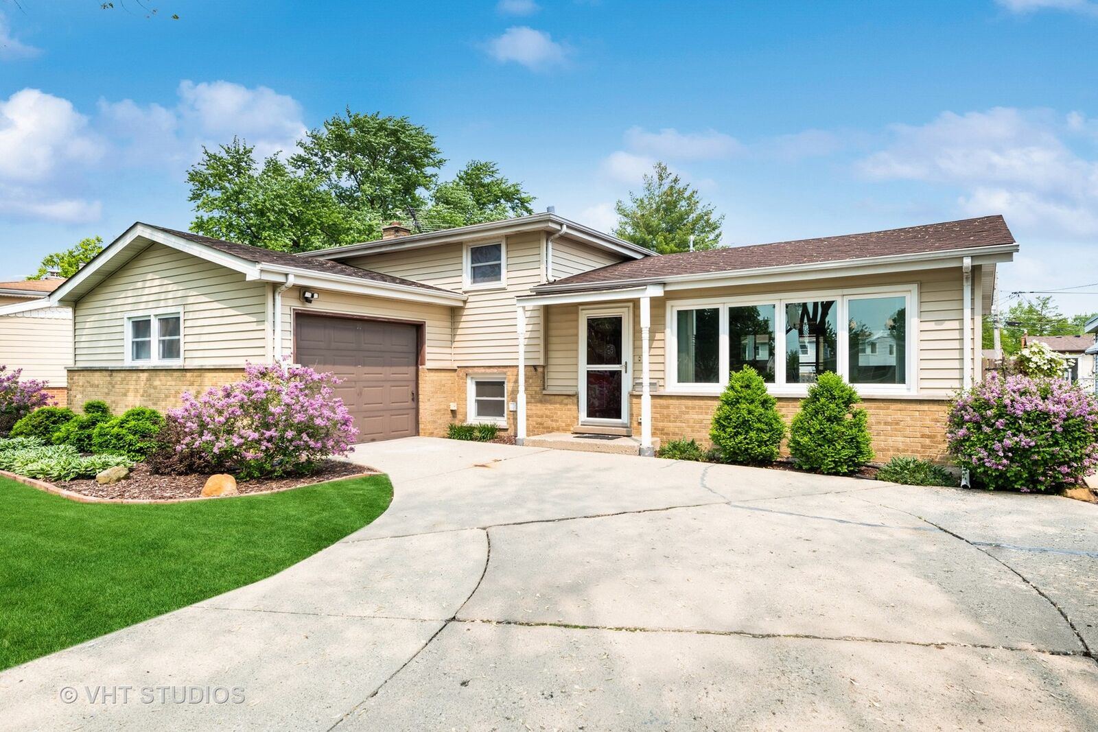 Property Photo:  98 Lancaster Lane  IL 60018 