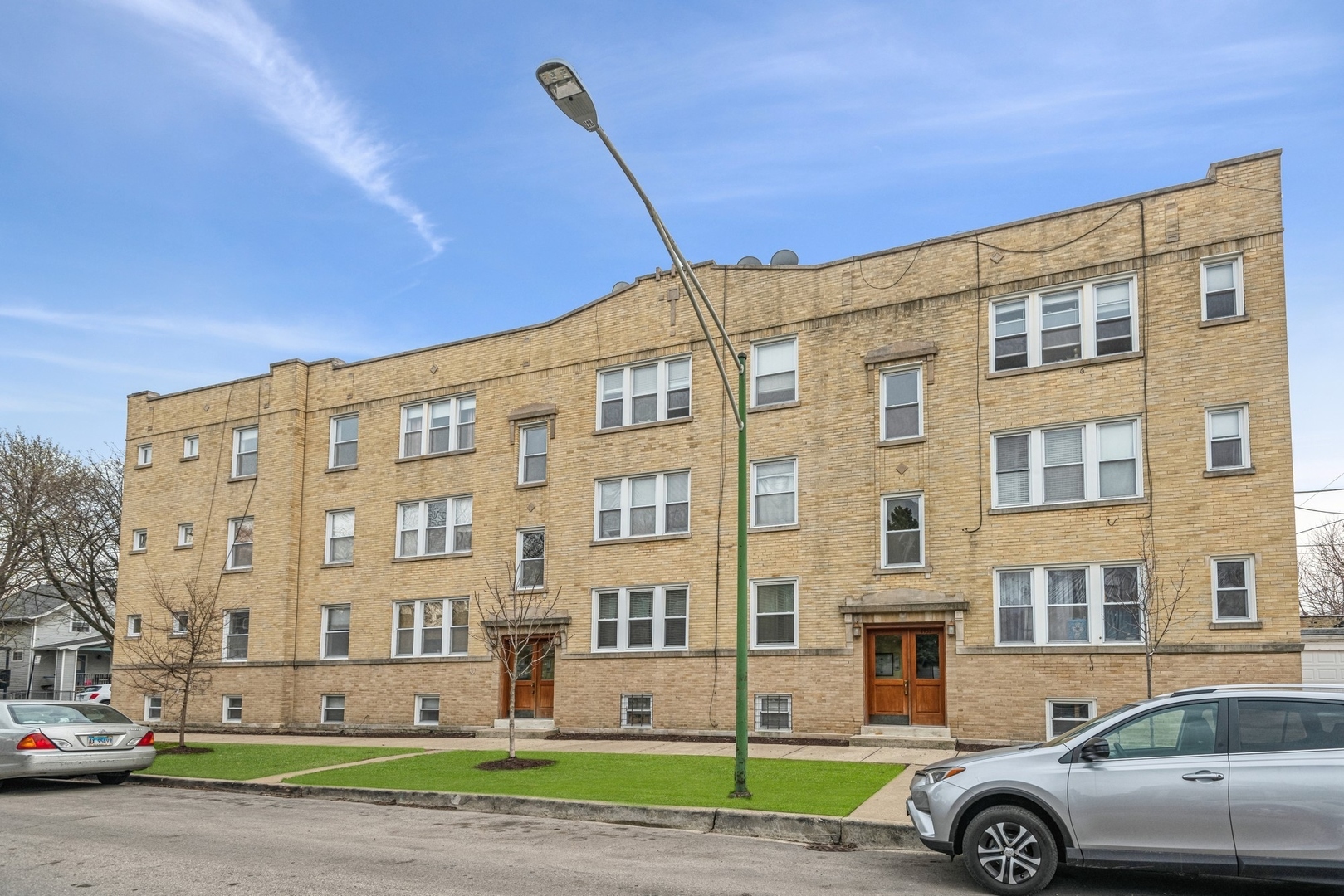 4451 W Sunnyside Avenue 2  Chicago IL 60630 photo