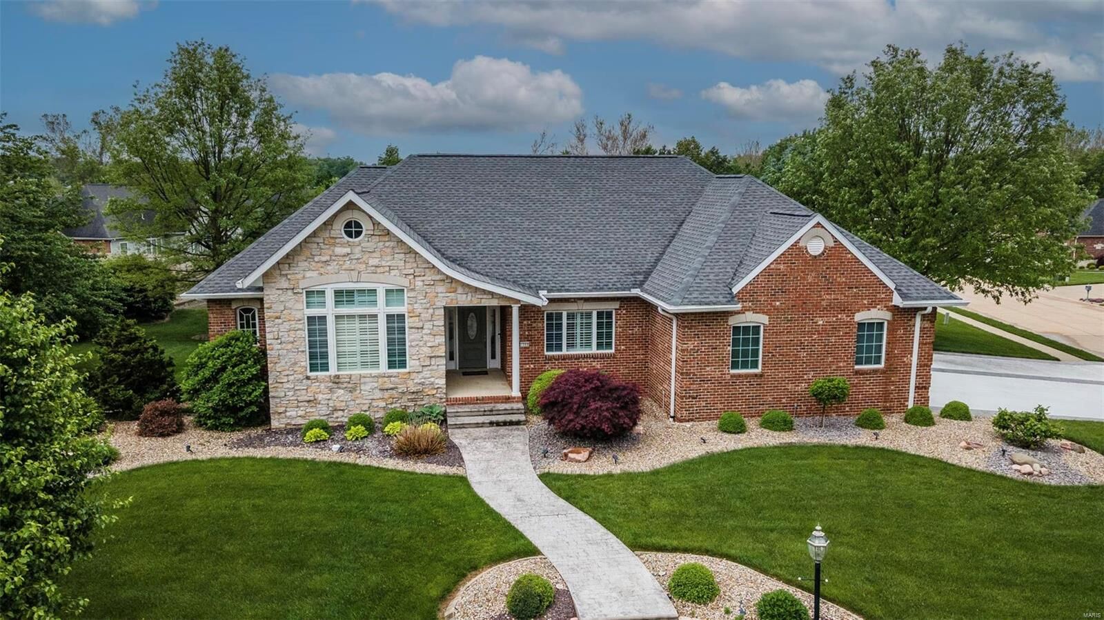 Property Photo: 1209 White Oak Trail IL 62035