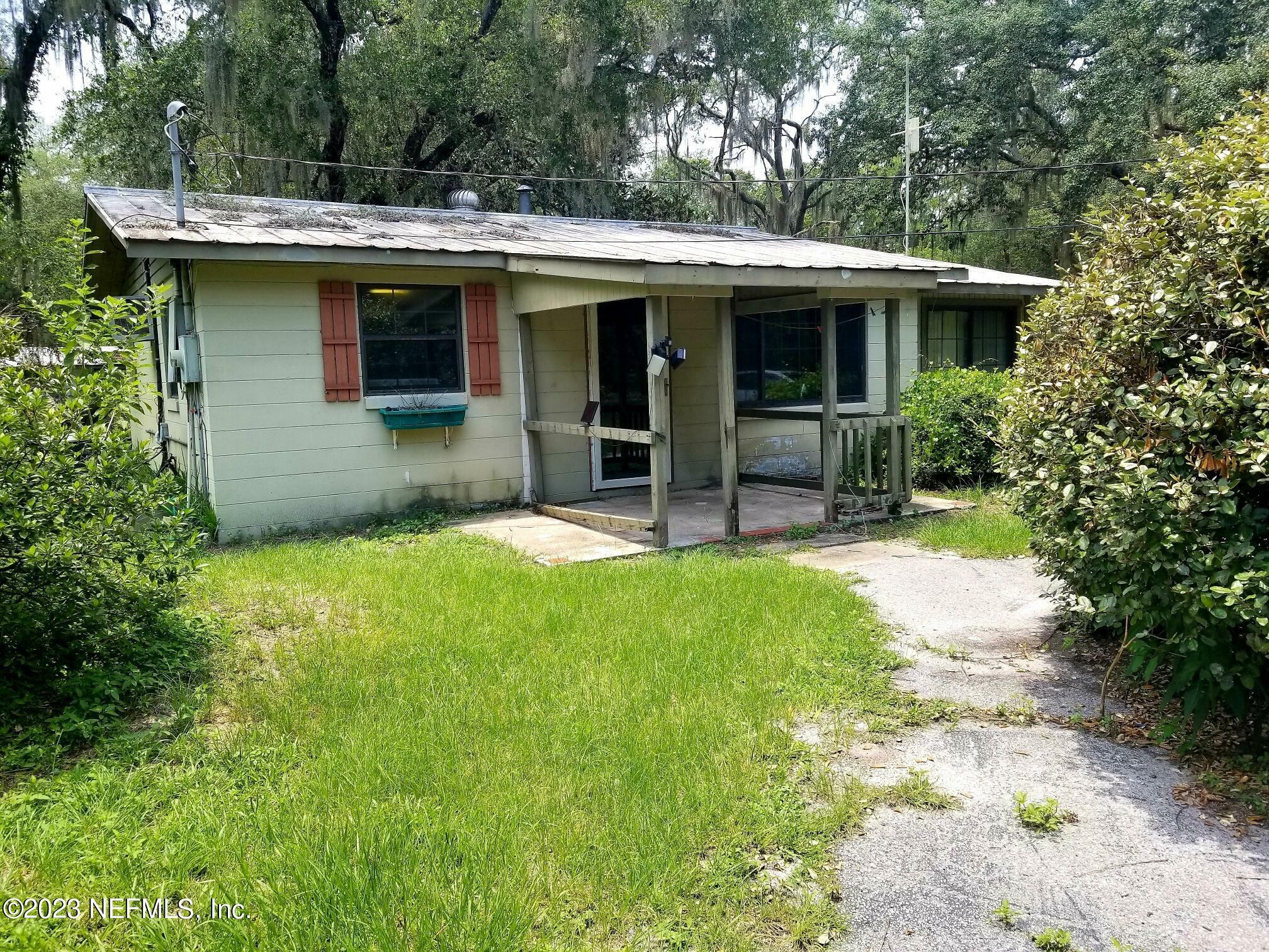 Property Photo: 105 Azalea Lane FL 32181