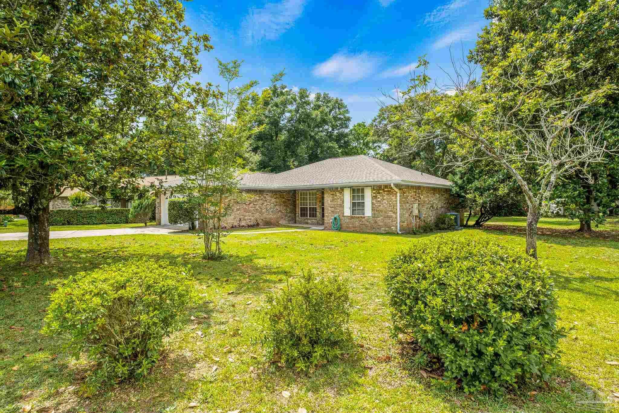 Property Photo: 5117 Potomac Dr FL 32571