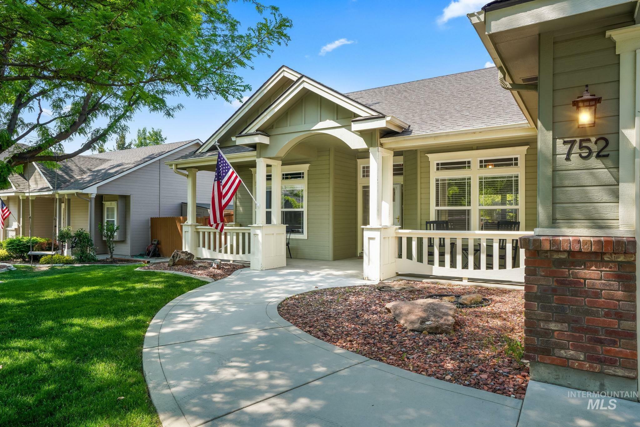 Property Photo: 752 E Knoll Drive ID 83616-5074
