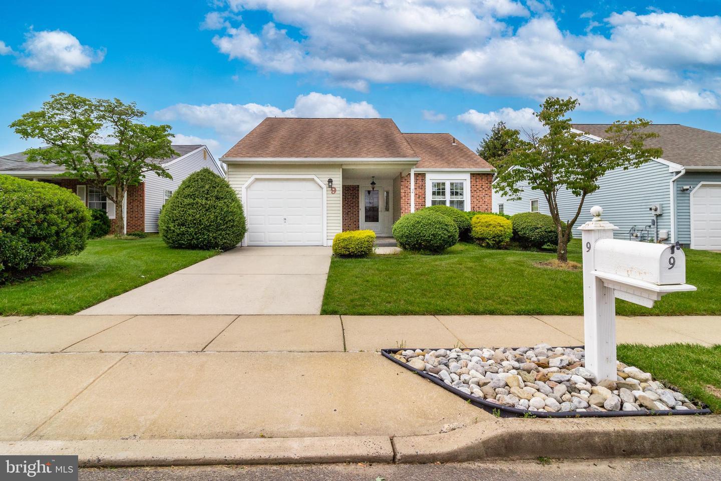Property Photo:  9 Ewing Court  NJ 08054 