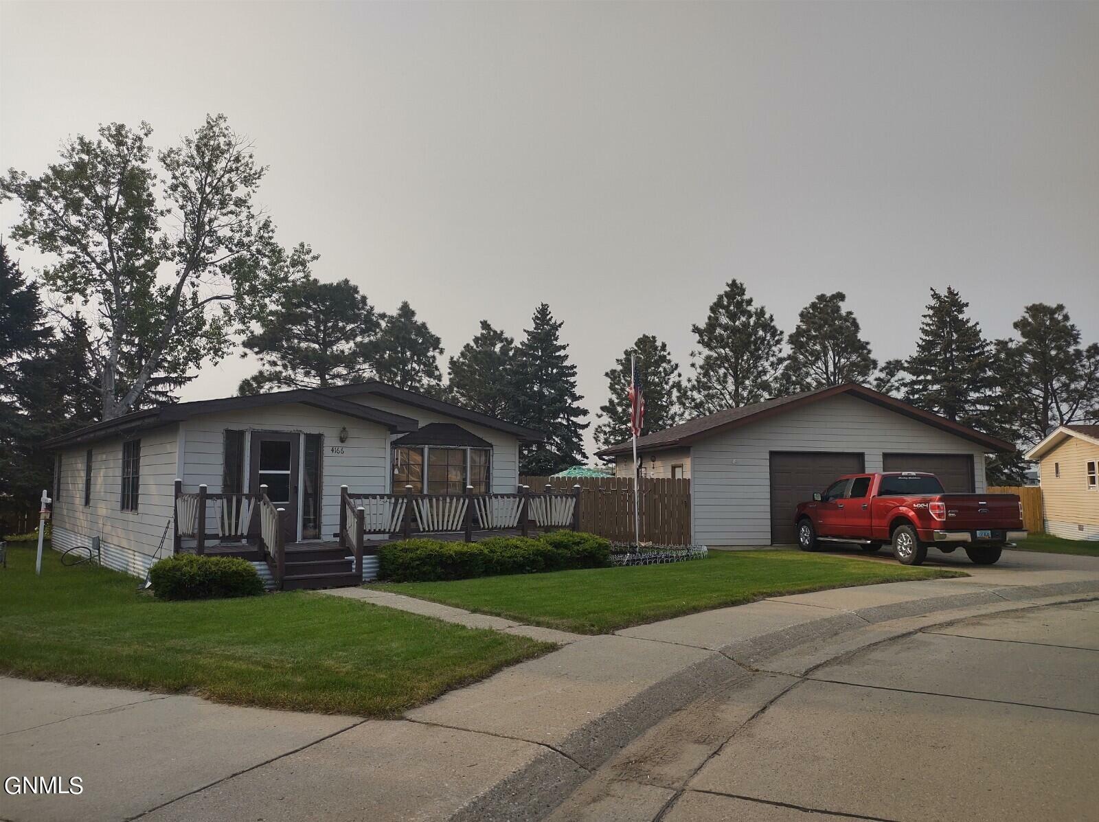 Property Photo:  4166 Arlington Drive  ND 58503 