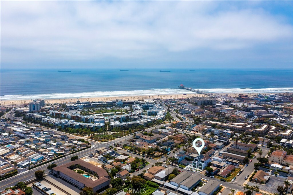 Property Photo: 209 Huntington Street CA 92648