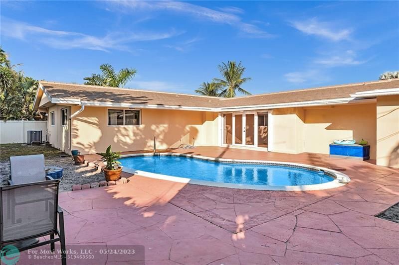 Property Photo:  5881 NE 21st Dr  FL 33308 