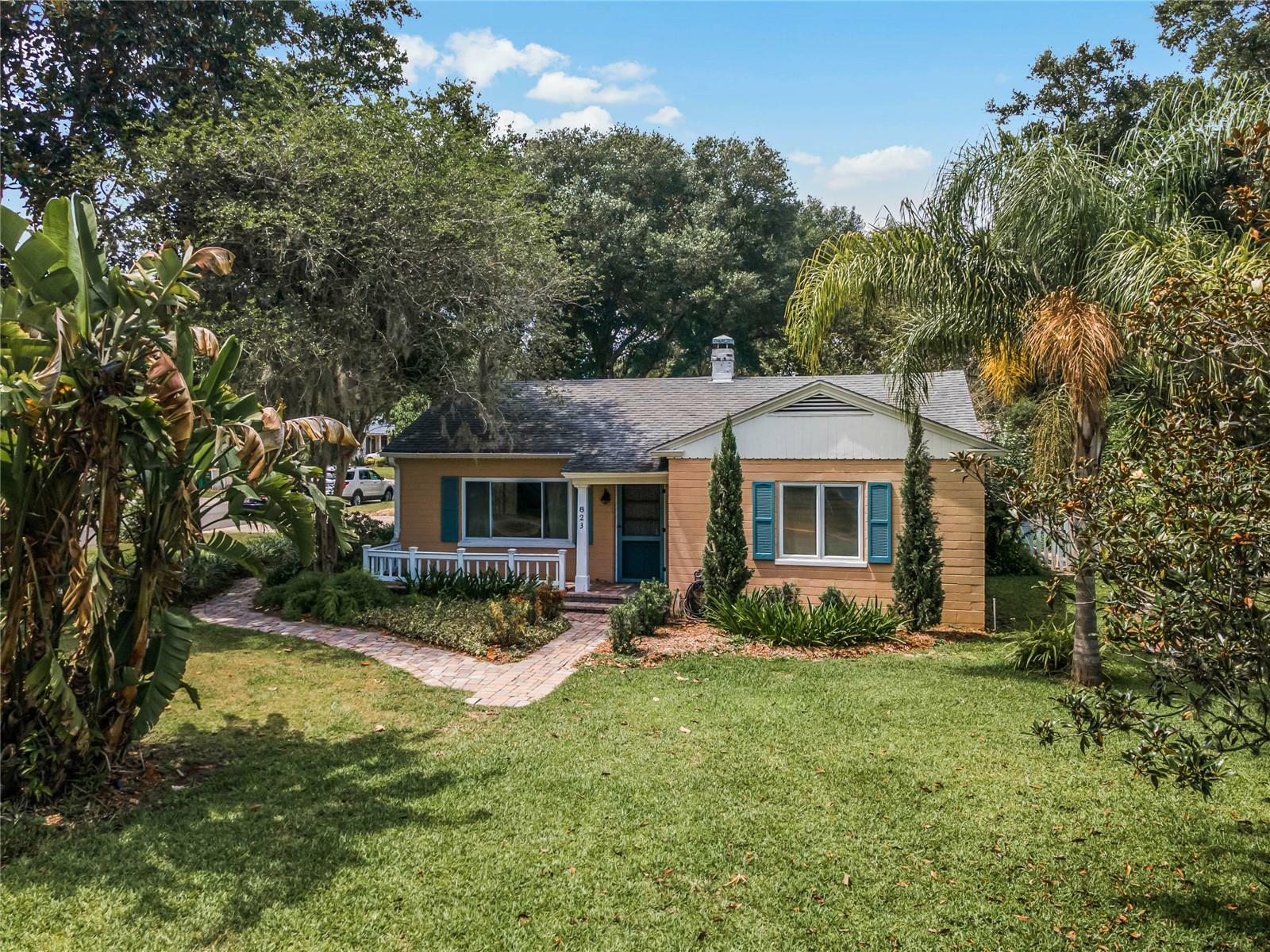 Property Photo:  823 W 11th Avenue  FL 32757 