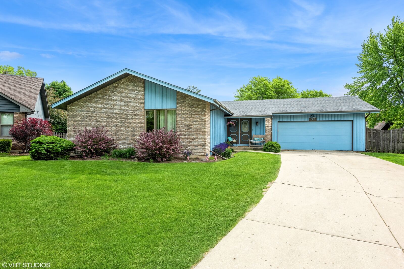 Property Photo: 577 Yellowstone Drive IL 60123