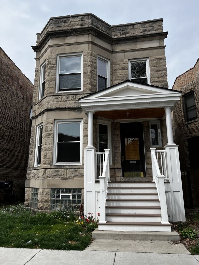 Property Photo:  2504 N Richmond Street 1  IL 60647 