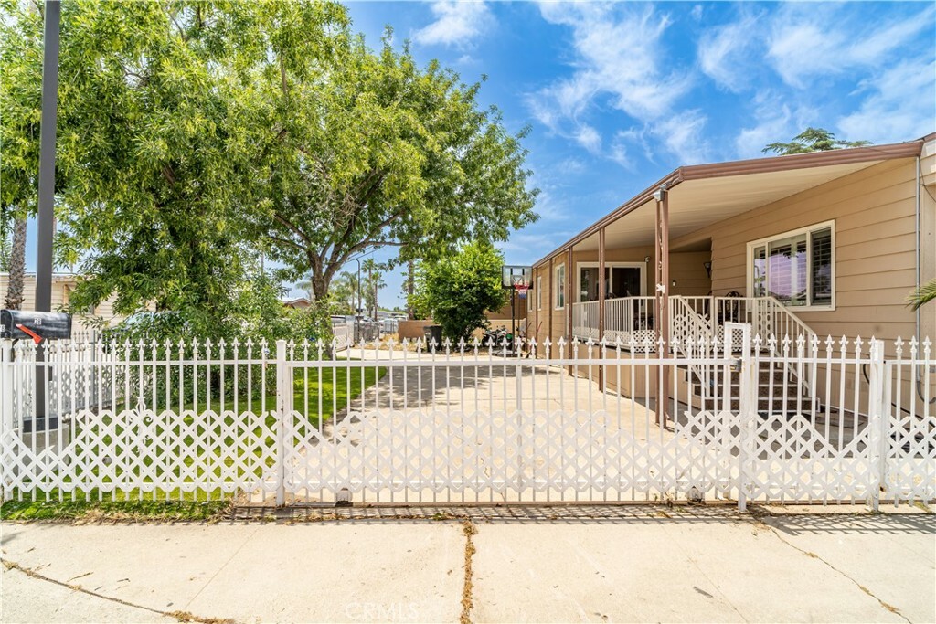 Property Photo:  1025 S Riverside Avenue 28  CA 92376 