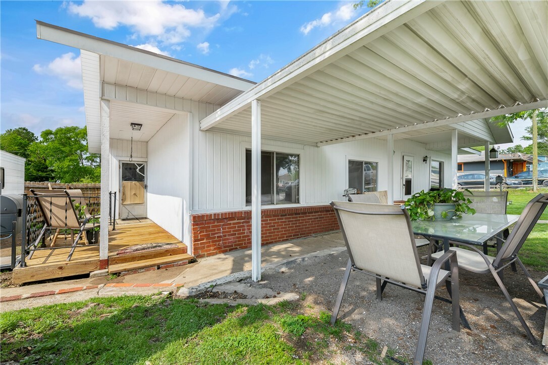 Property Photo: 701 & 703 W Oak Street AR 72756