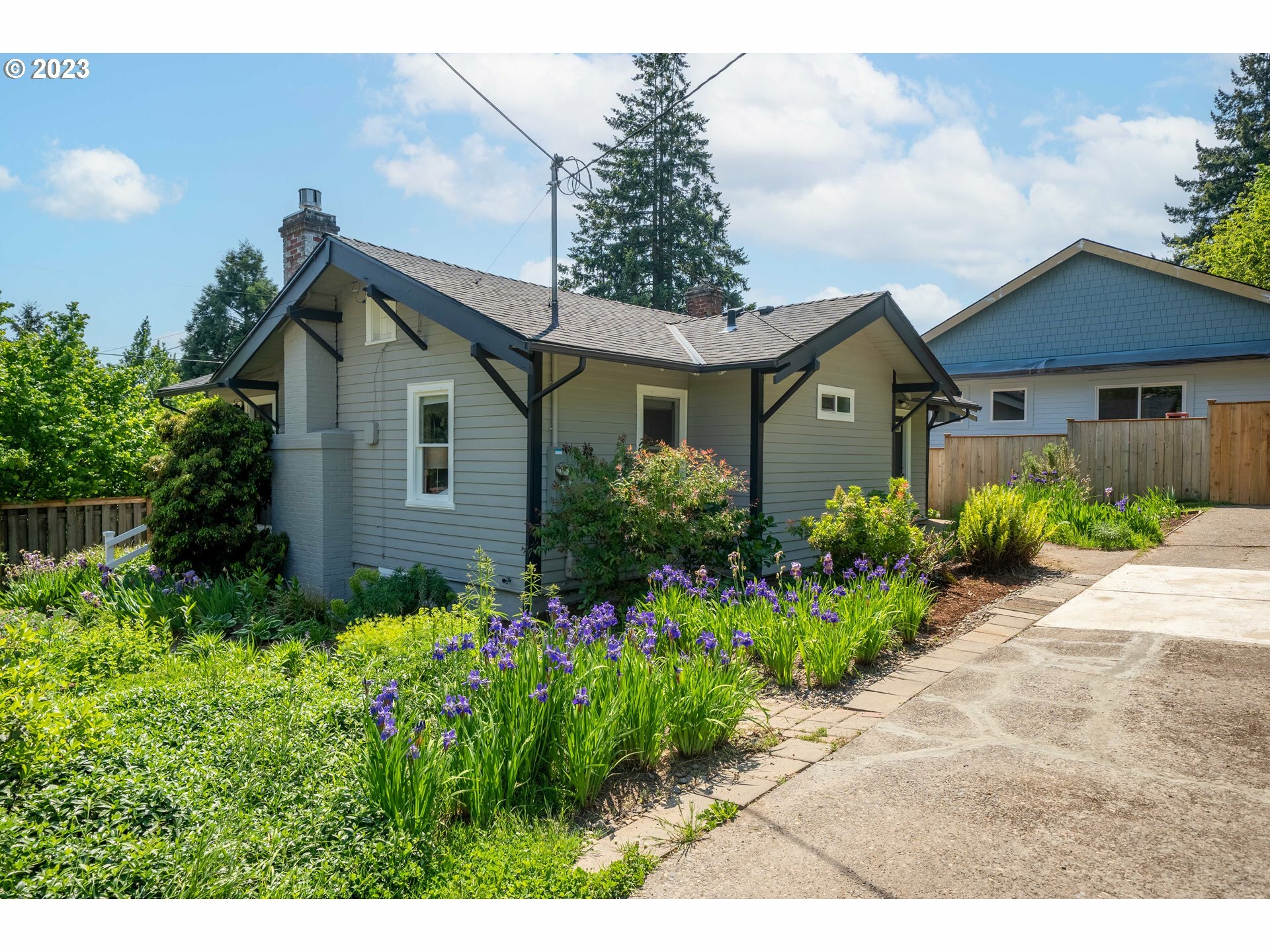 Property Photo: 1703 SW Marigold St A OR 97219