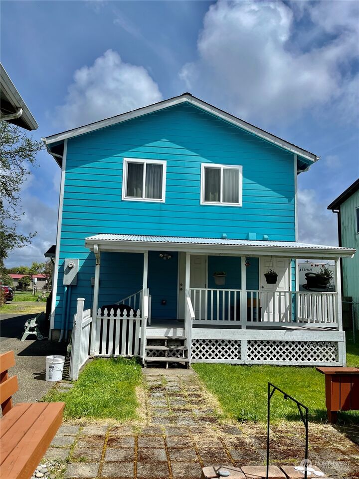 Property Photo: 621 N Ocosta Street WA 98595