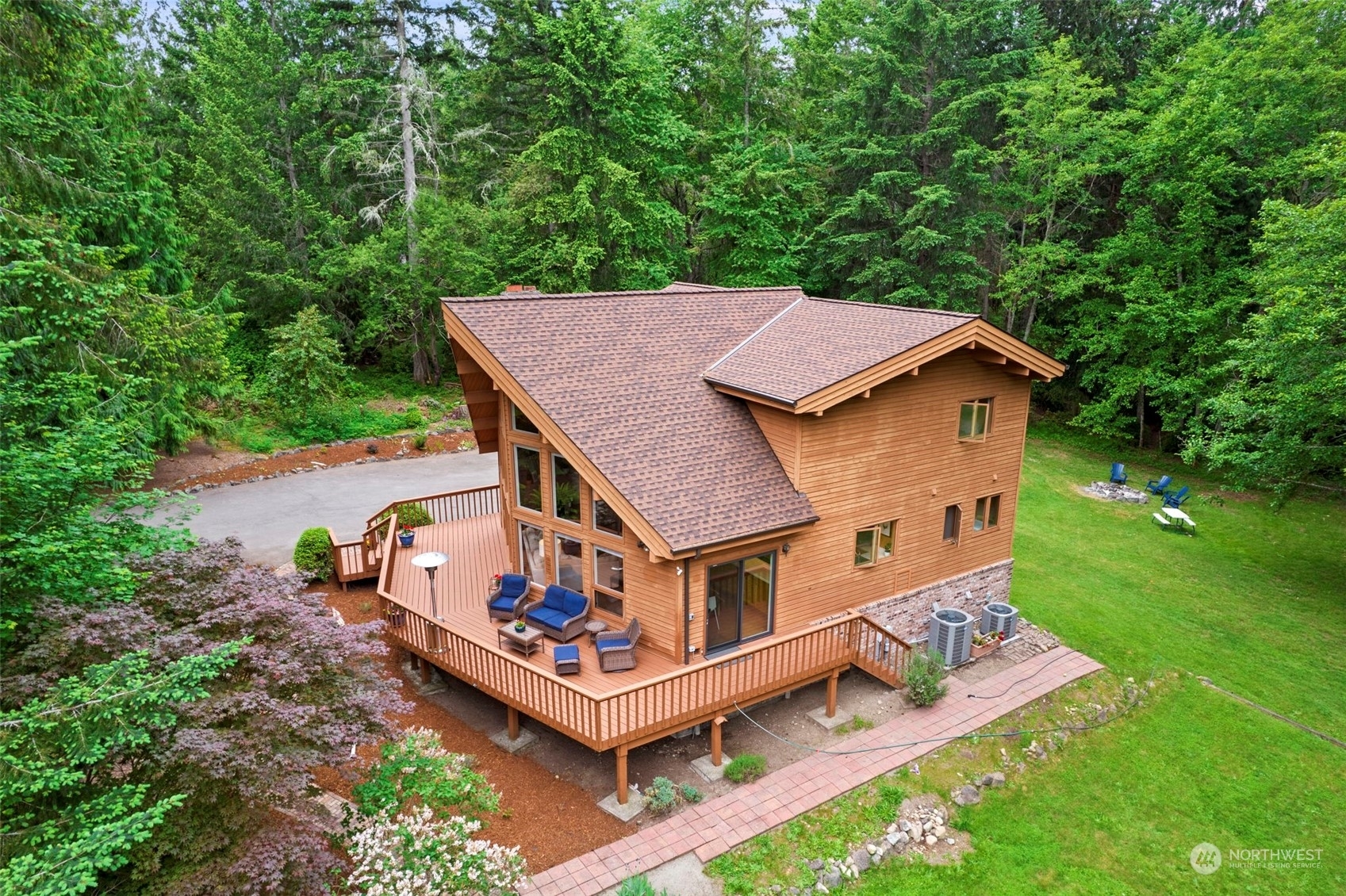 Property Photo:  835 Hyak Way  WA 98333 