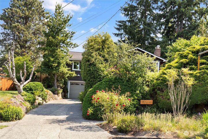 Property Photo:  11564 30th Place SW  WA 98146 