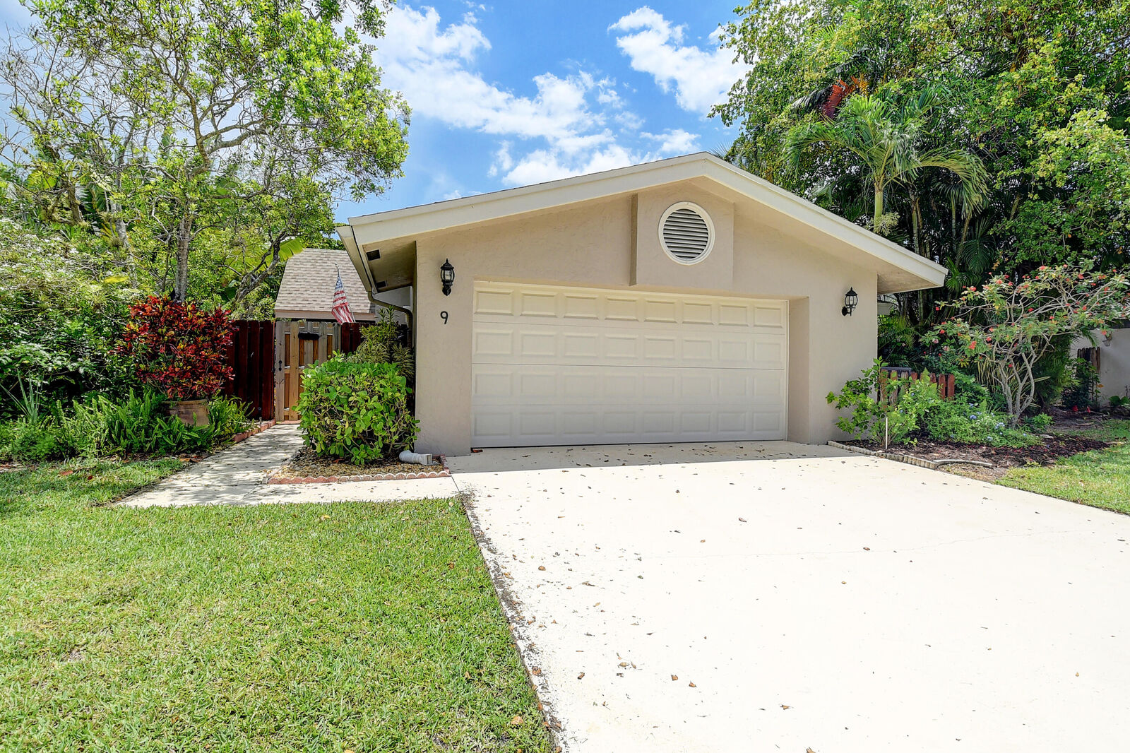 Property Photo:  9 Baytree Circle  FL 33436 