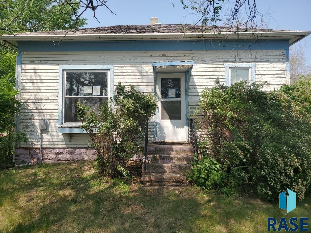 Property Photo:  511 N Main Ave  SD 57319 