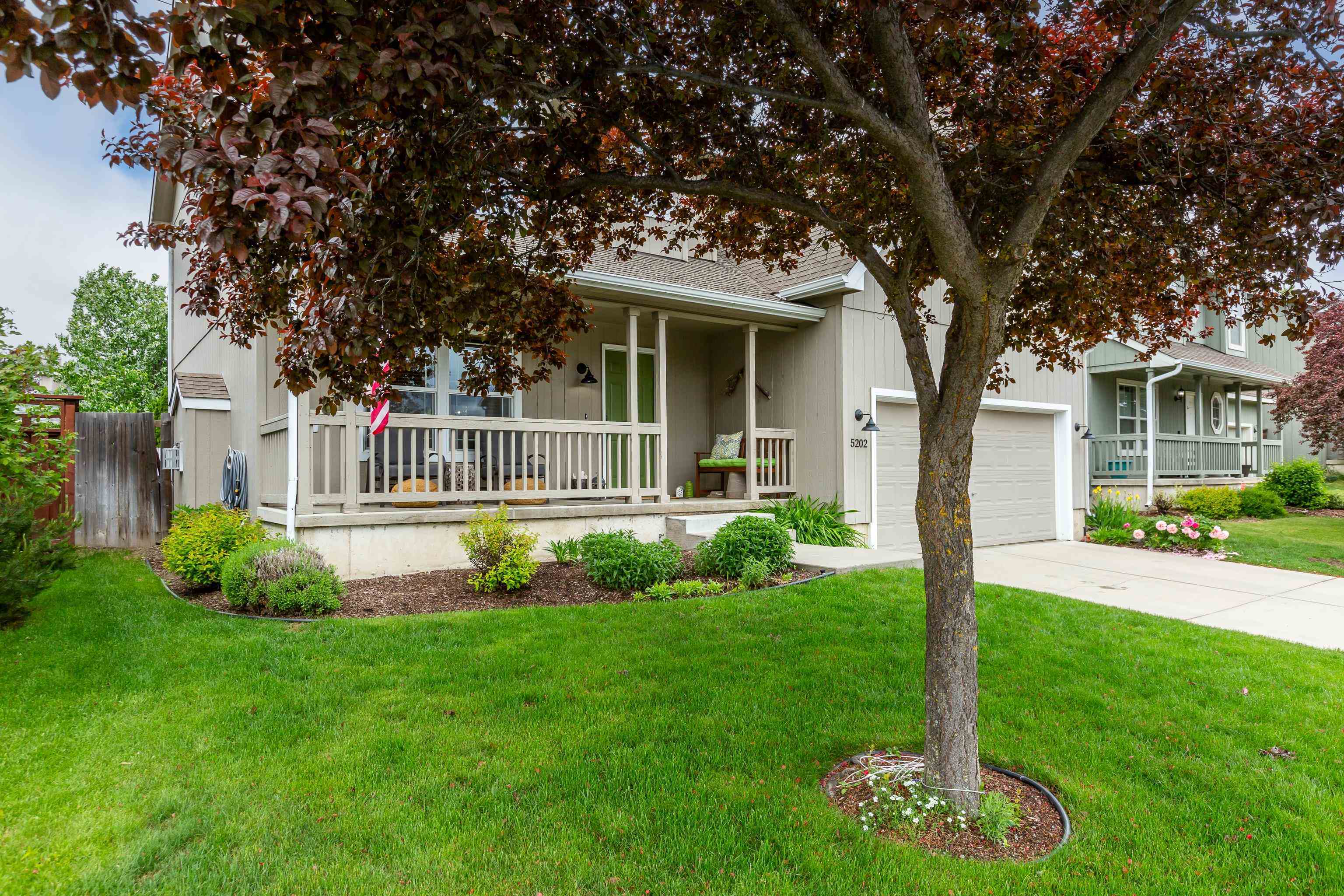 Property Photo: 5202 S Myrtle Ln WA 99223
