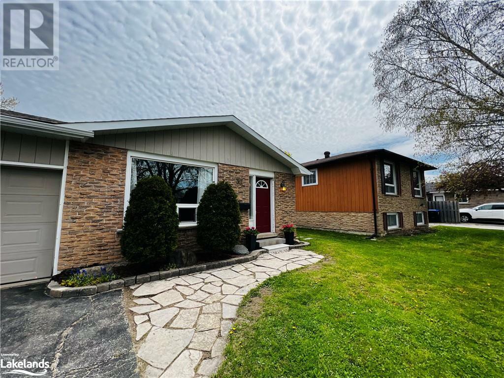 Property Photo:  32 Courtice Crescent  ON L9Y4G1 