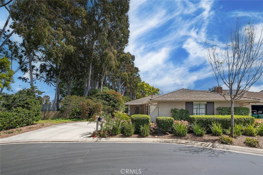 Property Photo:  10 N Cherry N  CA 92612 