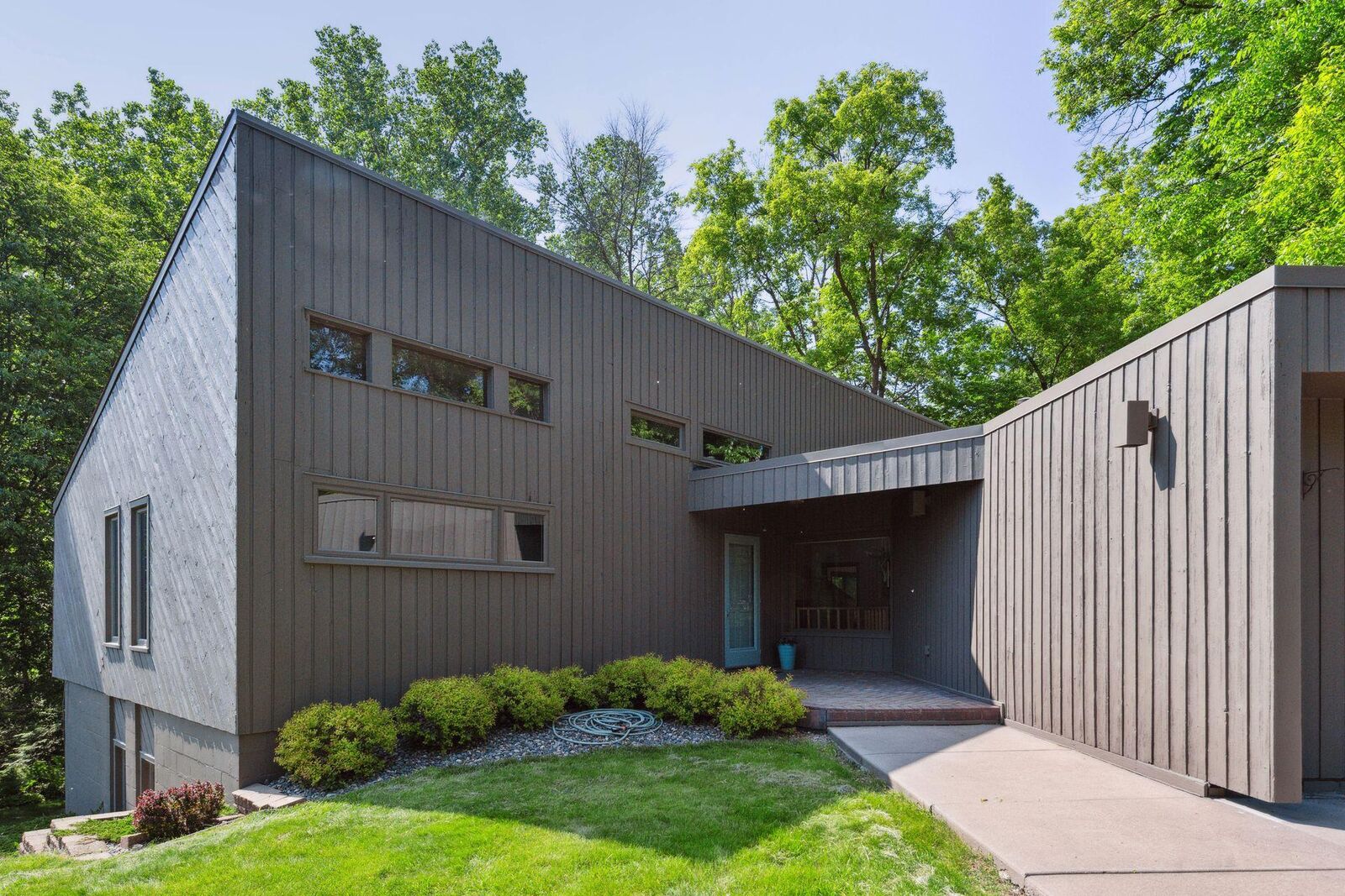 Property Photo:  2261 Lee Avenue N  MN 55422 