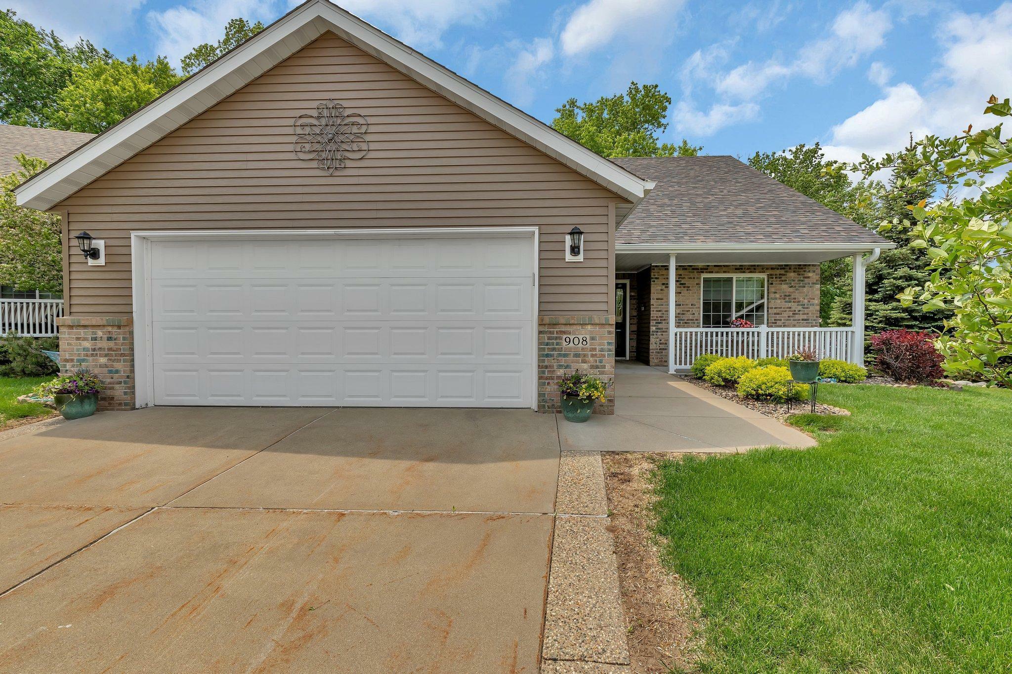 Property Photo: 908 Oak Pond Court MN 56377